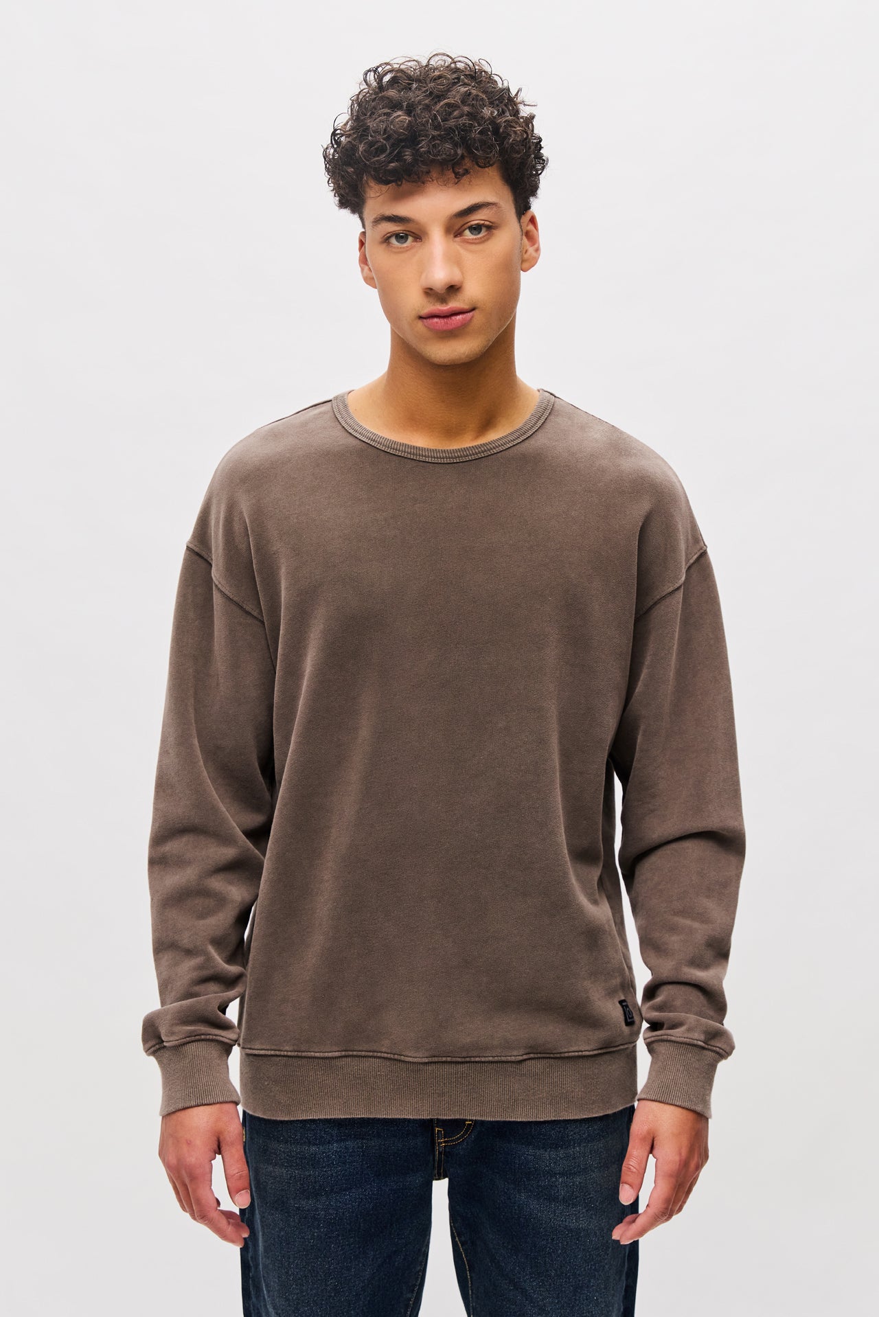 CLASSIC CREWNECK-VINTAGE MOCHA