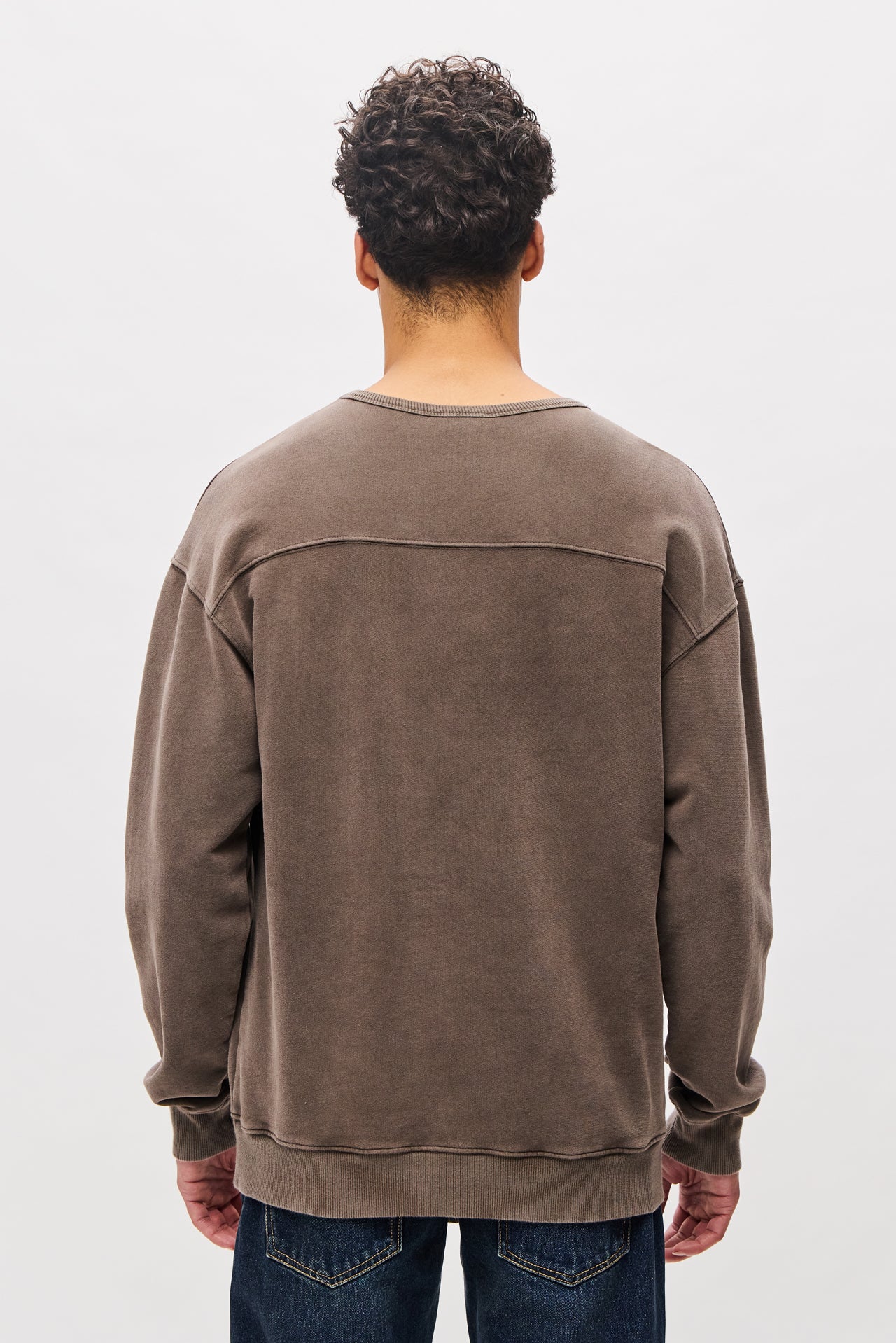 CLASSIC CREWNECK-VINTAGE MOCHA