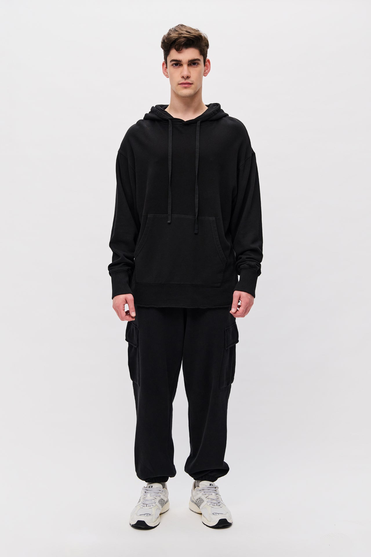 RELAXED HOODIE WITH RAW EDGE HEM-BLACK