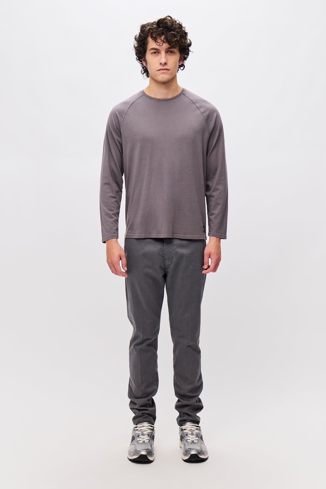 RELAXED RAGLAN LONGSLEEVE-GRAPHITE