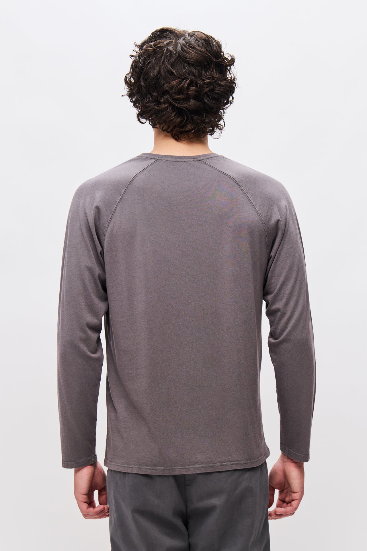 RELAXED RAGLAN LONGSLEEVE-GRAPHITE