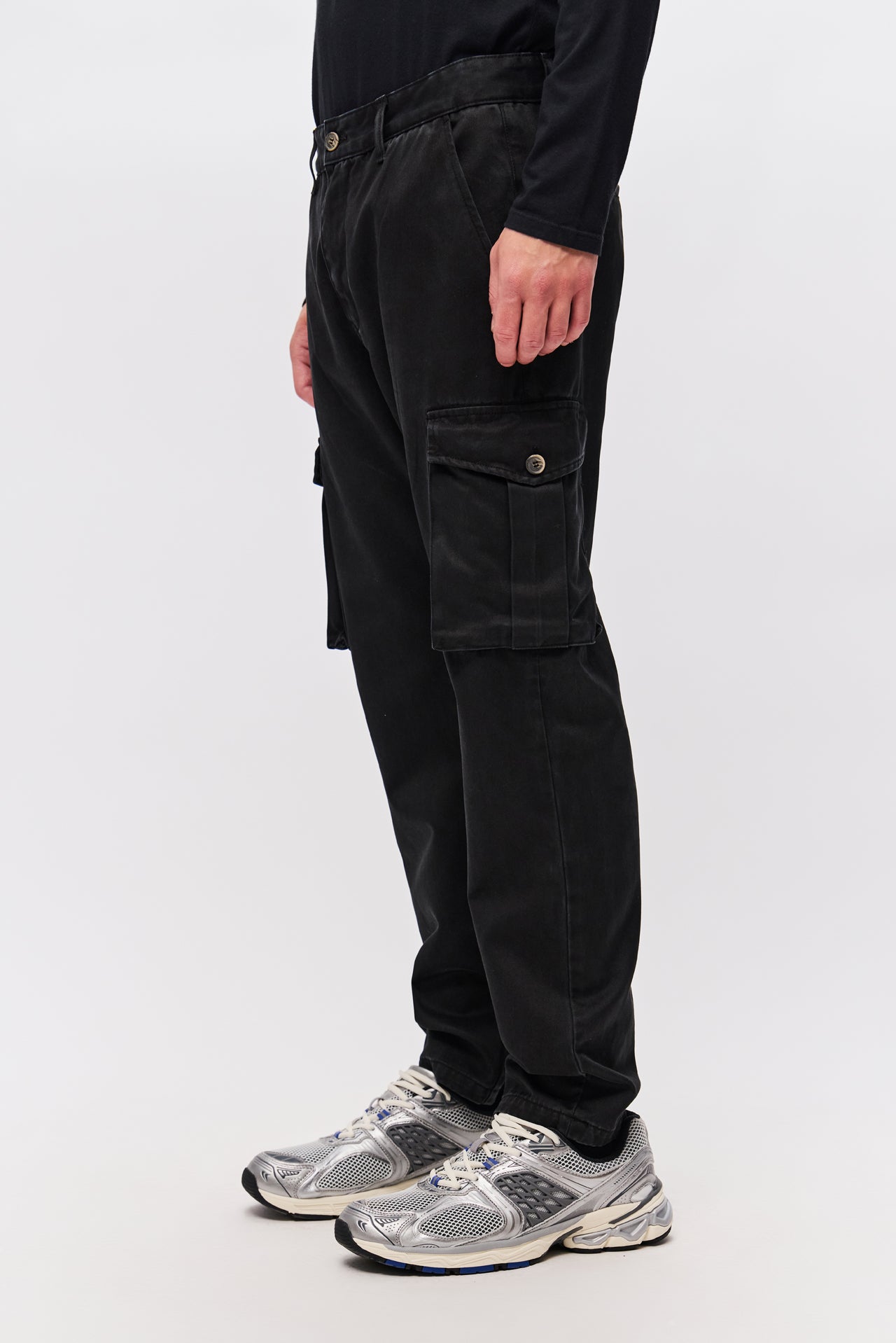 TAPERED CARGO TROUSERS-BLACK