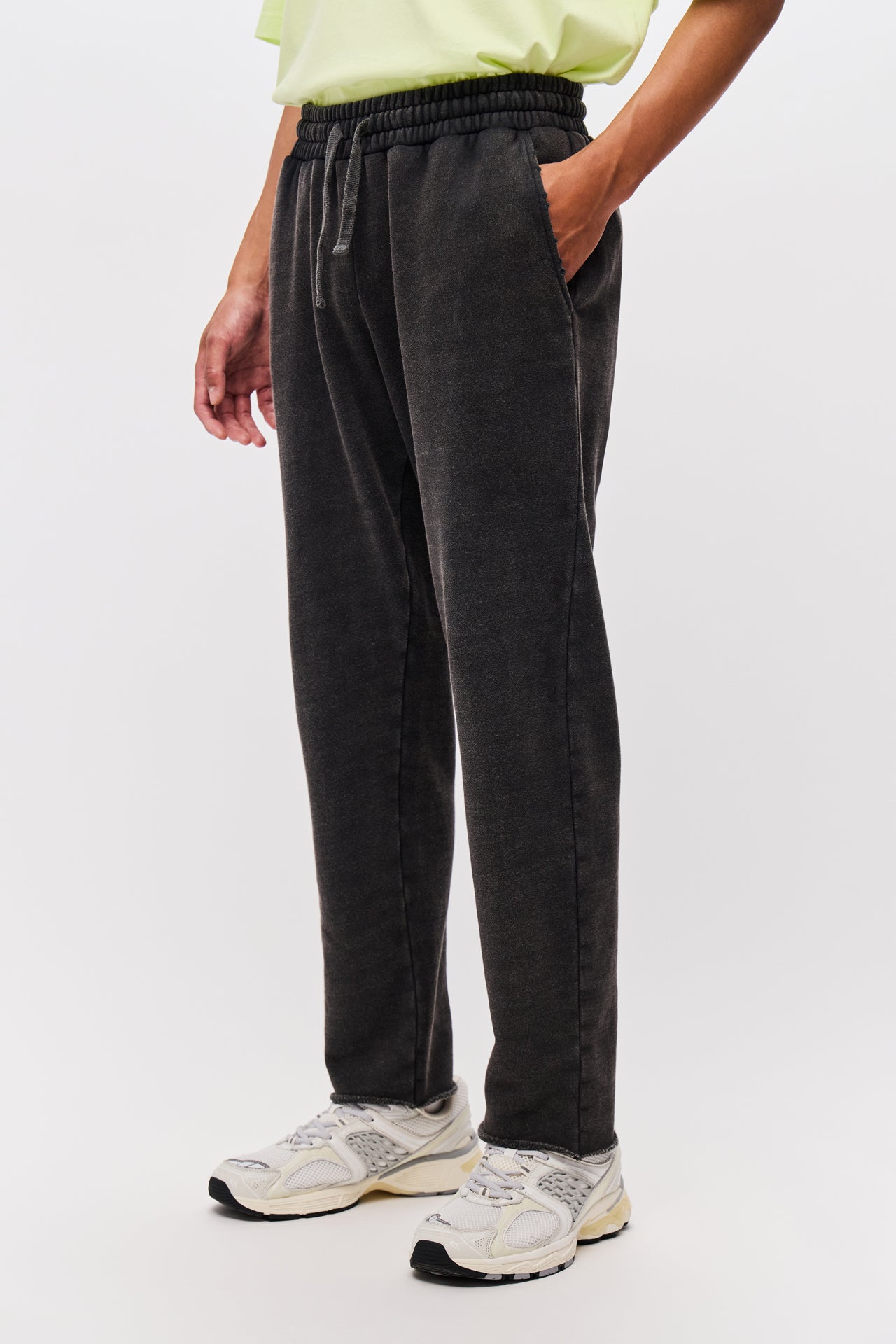 SWEATPANTS WITH DESTROYS-VINTAGE BLACK