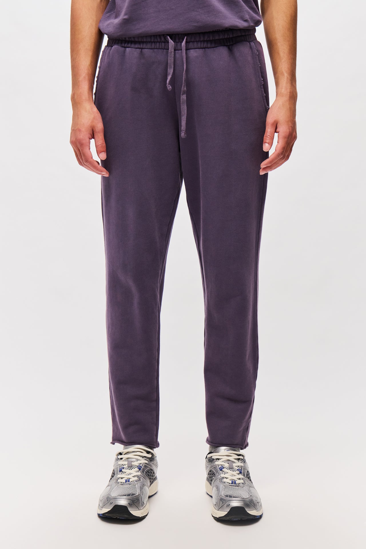 SWEATPANTS WITH DESTROYS-VINTAGE PLUM