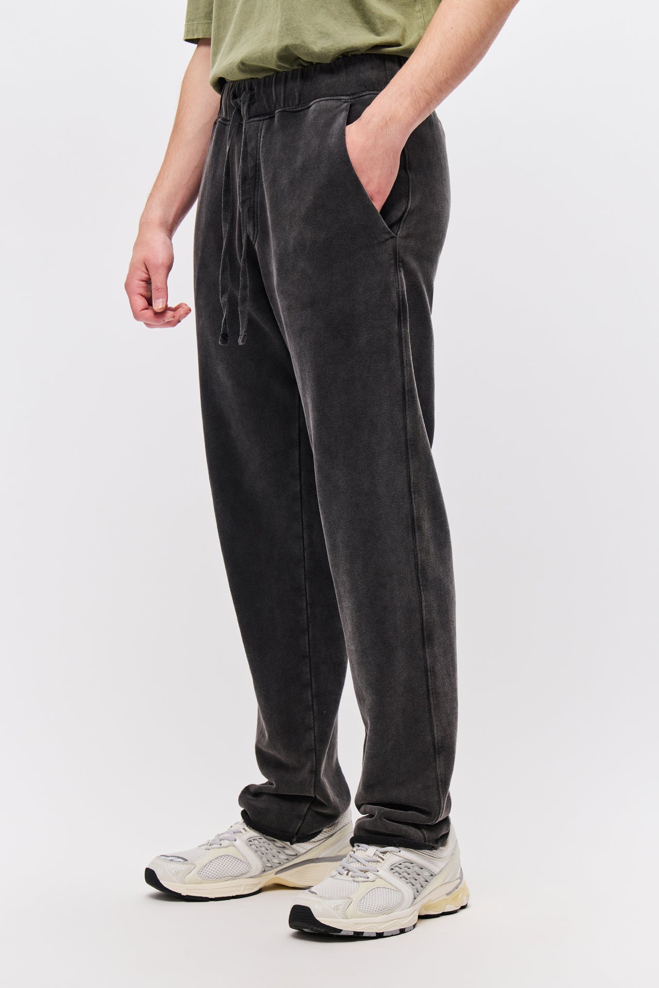 THE RAW EDGES SWEATPANT-VINTAGE BLACK