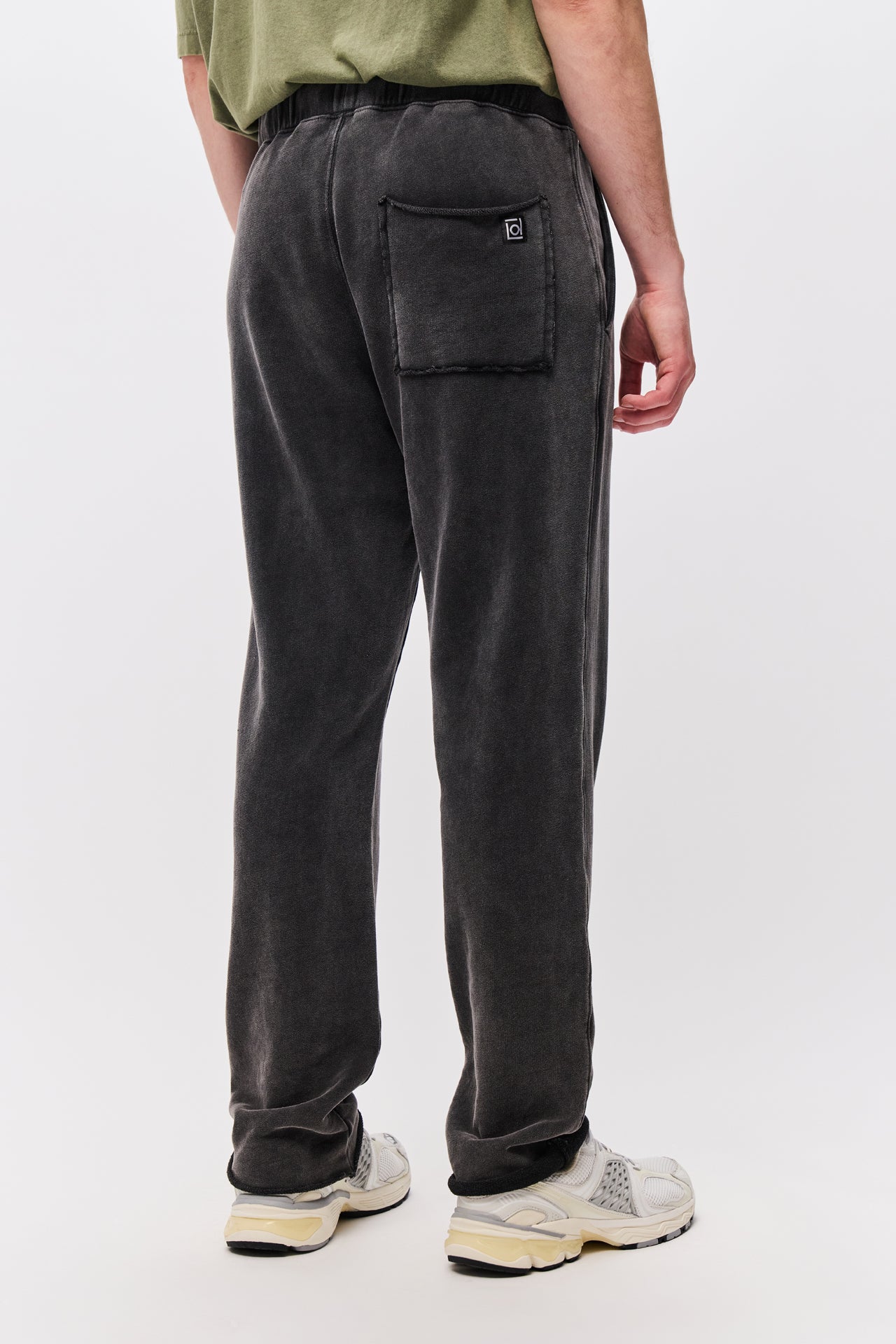 THE RAW EDGES SWEATPANT-VINTAGE BLACK