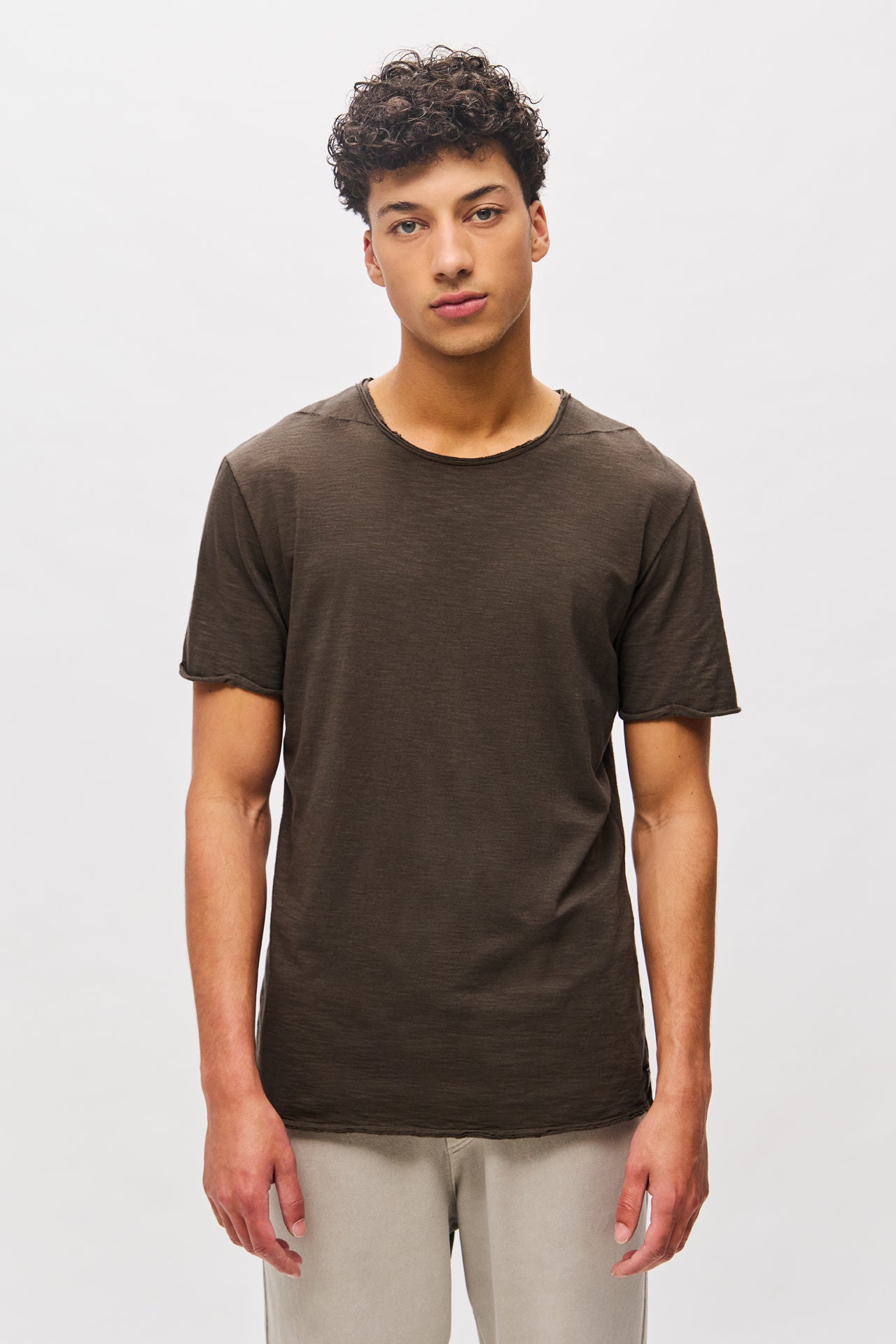 THE ROUNDNECK DETAILED 2-COFFEE