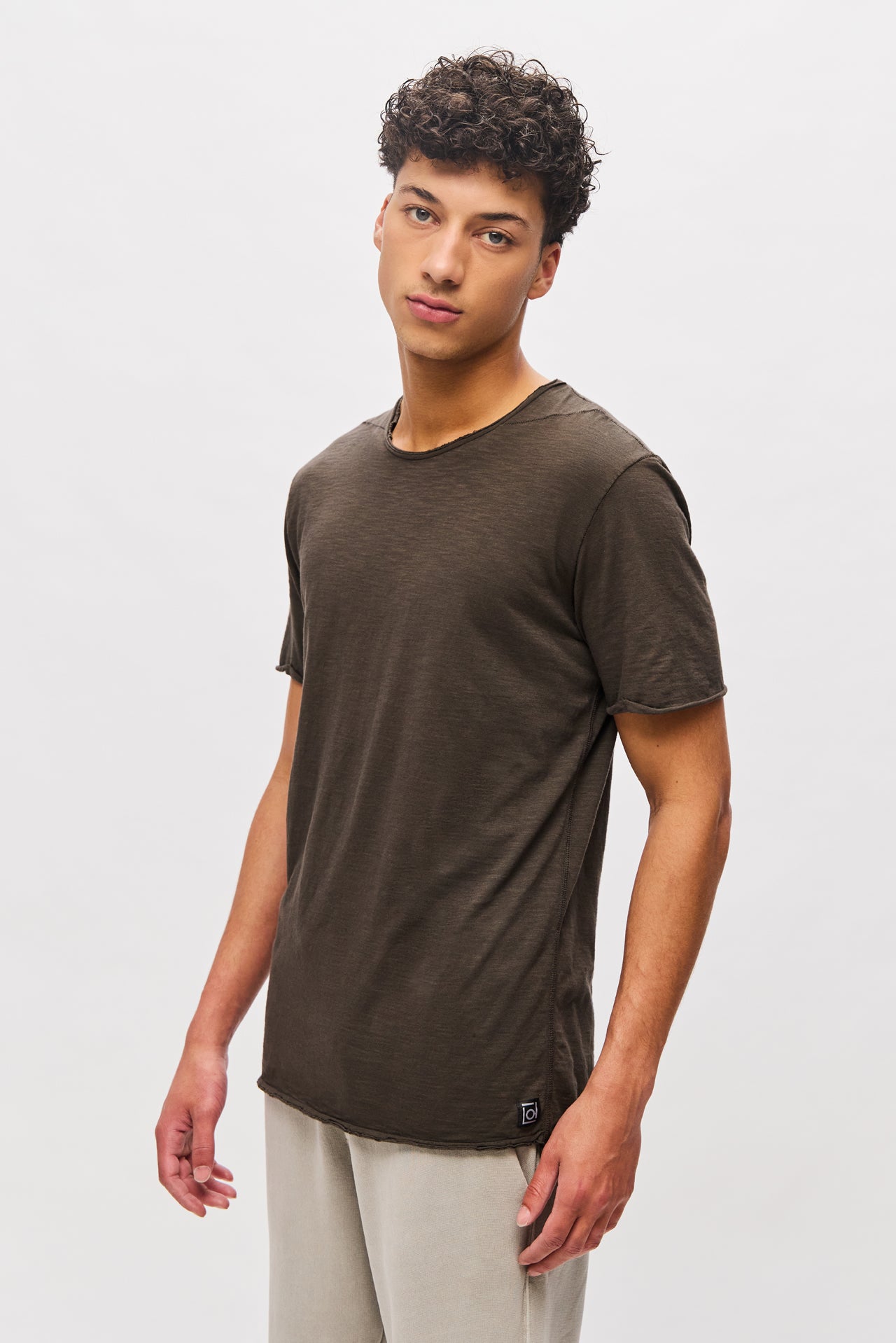 THE ROUNDNECK DETAILED 2-COFFEE