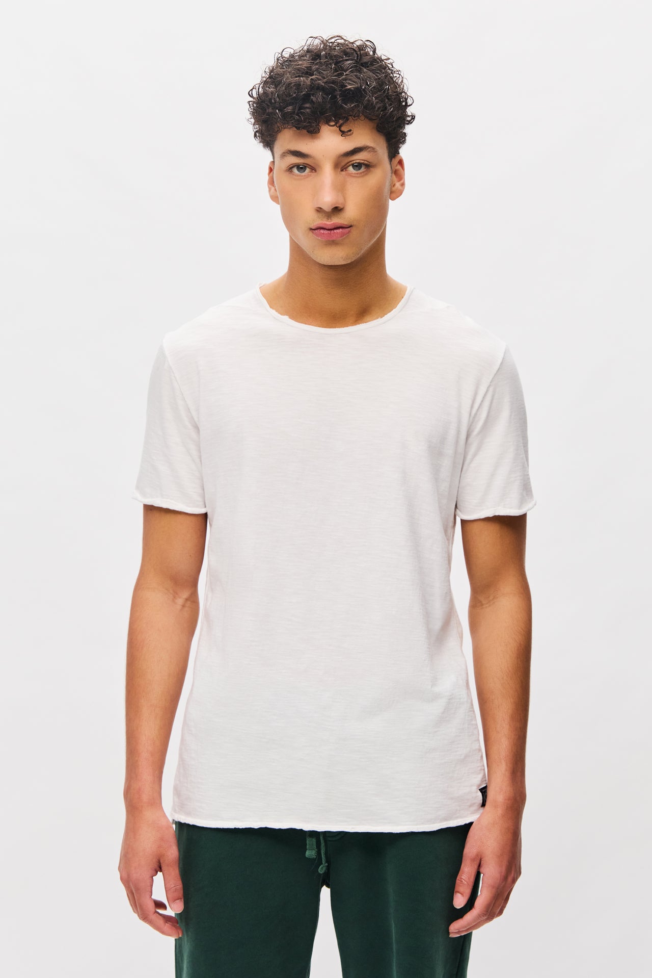 THE ROUNDNECK DETAILED 2-WHITE