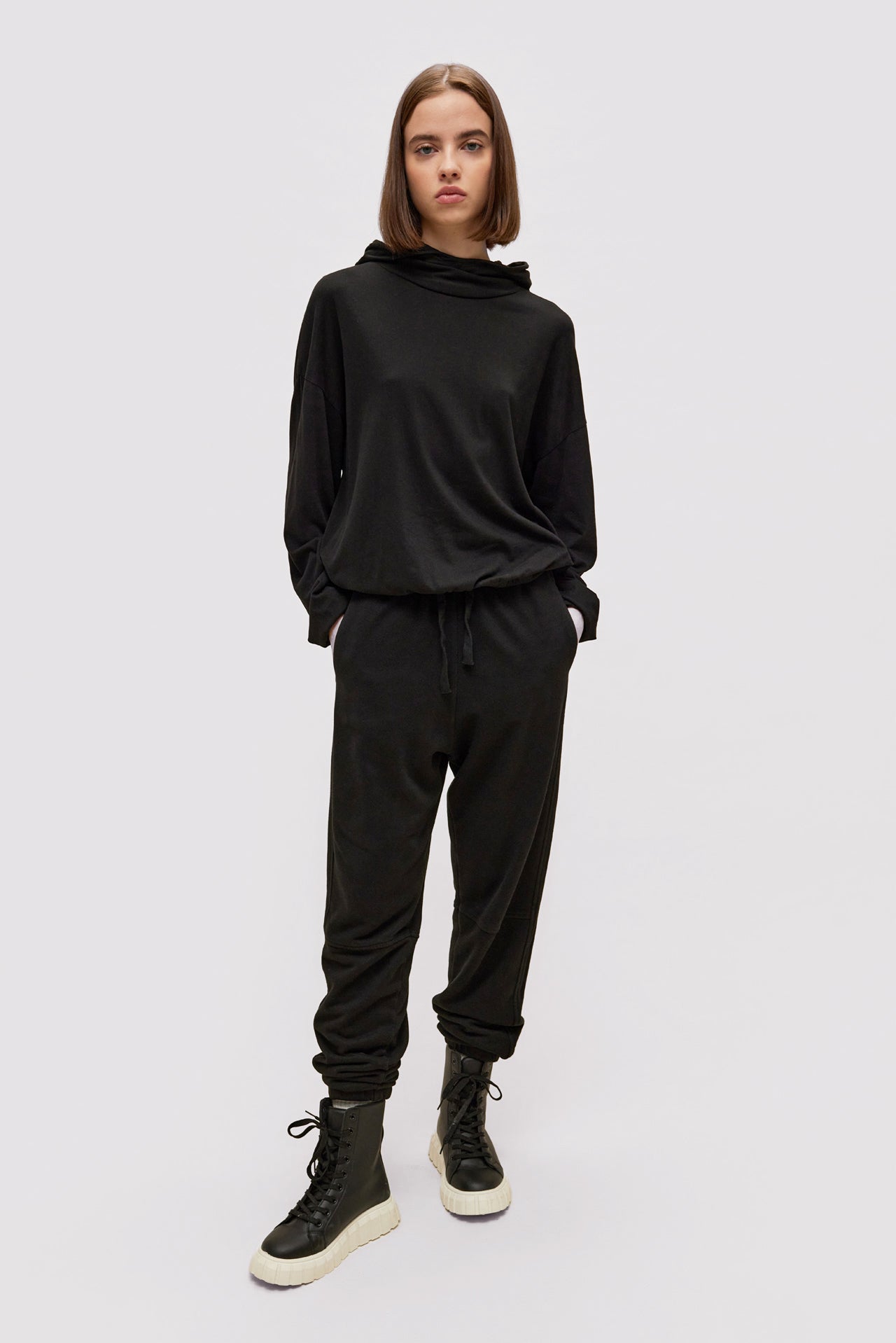 DIVIDED SWEATPANTS-BLACK