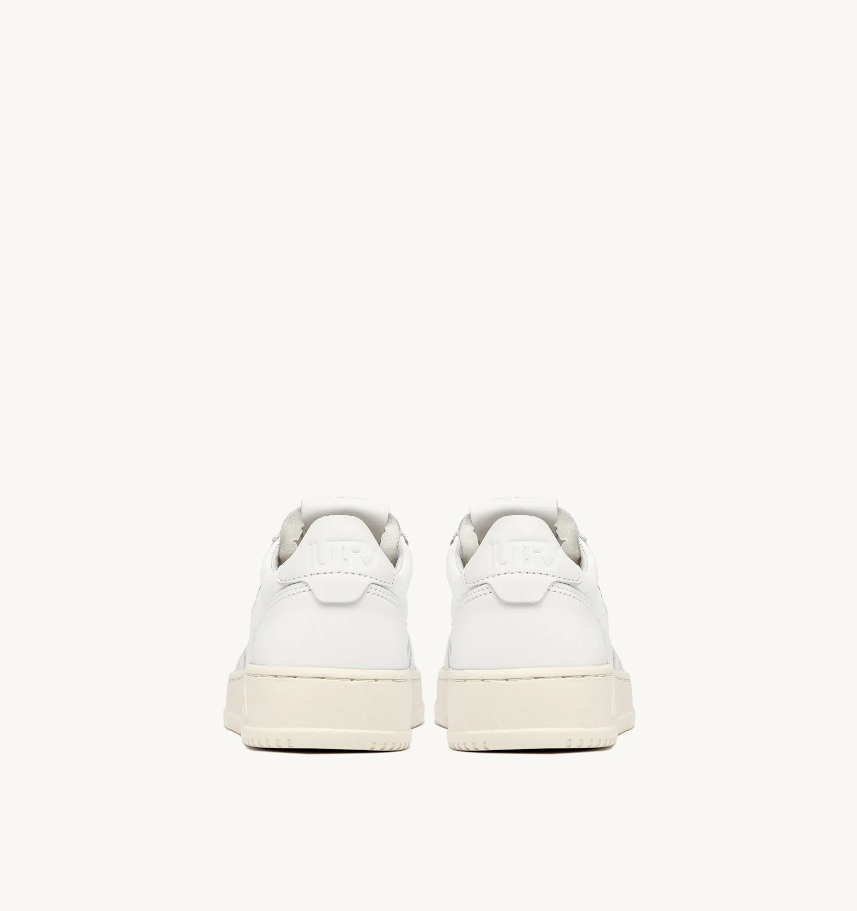 SNEAKERS-MEDALIST-LOW-IN-NAPPA-BIANCA-SUPER-SOFT-AUTRY_31438_dettaglio_2x_60a039fb-2e08-438c-ac70-cb75c9f53706.webp