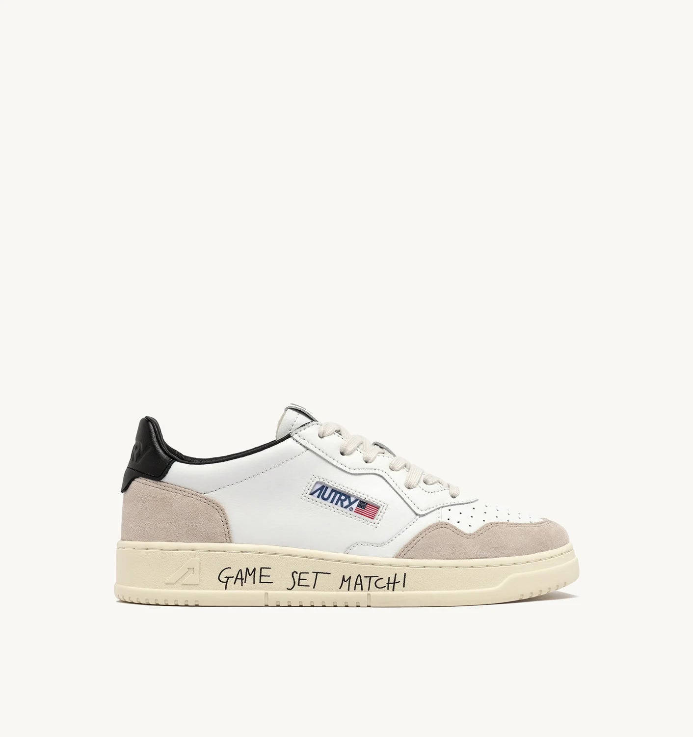 SNEAKERS-MEDALIST-LOW-IN-PELLE-BIANCA-E-SUEDE-CON-LETTERING-AUTRY_4266_dettaglio.webp