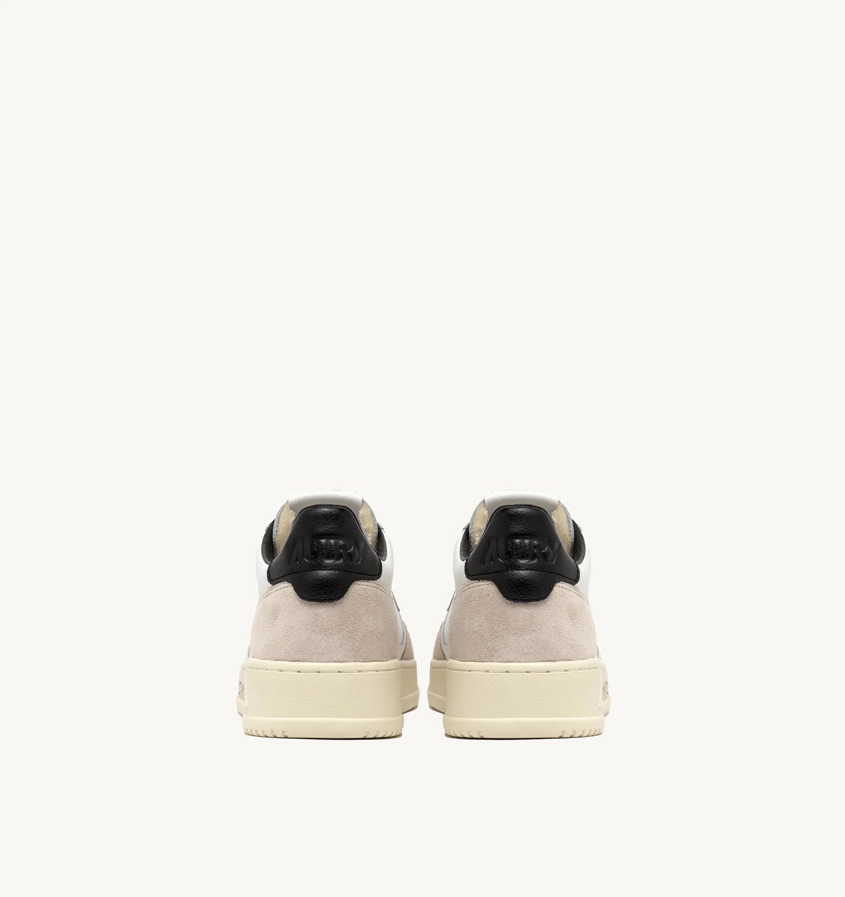 SNEAKERS-MEDALIST-LOW-IN-PELLE-BIANCA-E-SUEDE-CON-LETTERING-AUTRY_51436_dettaglio_2x_cd90aebb-cfdd-43d2-8366-5073be588d58.webp