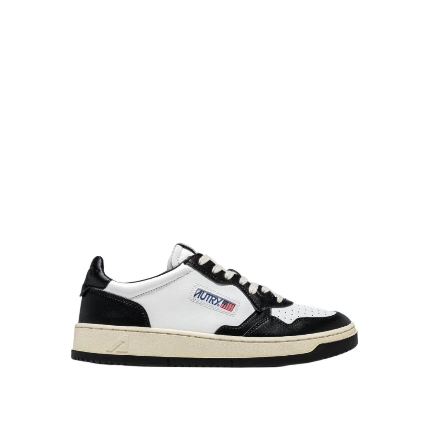 SNEAKERS-MEDALIST-LOW-IN-PELLE-BICOLORE-BIANCA-E-NERA-AUTRY_3112_dettaglio_f0ceaa70-ba98-41b7-9db6-31f3bfeae33c.webp