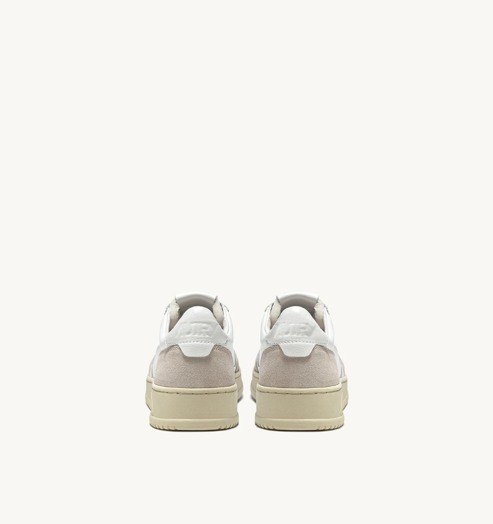 SNEAKERS-MEDALIST-LOW-IN-SUEDE-E-PELLE-BIANCA-AUTRY_41696_dettaglio_2x_316ab261-e825-42e5-ac30-3bf0660b004d.webp