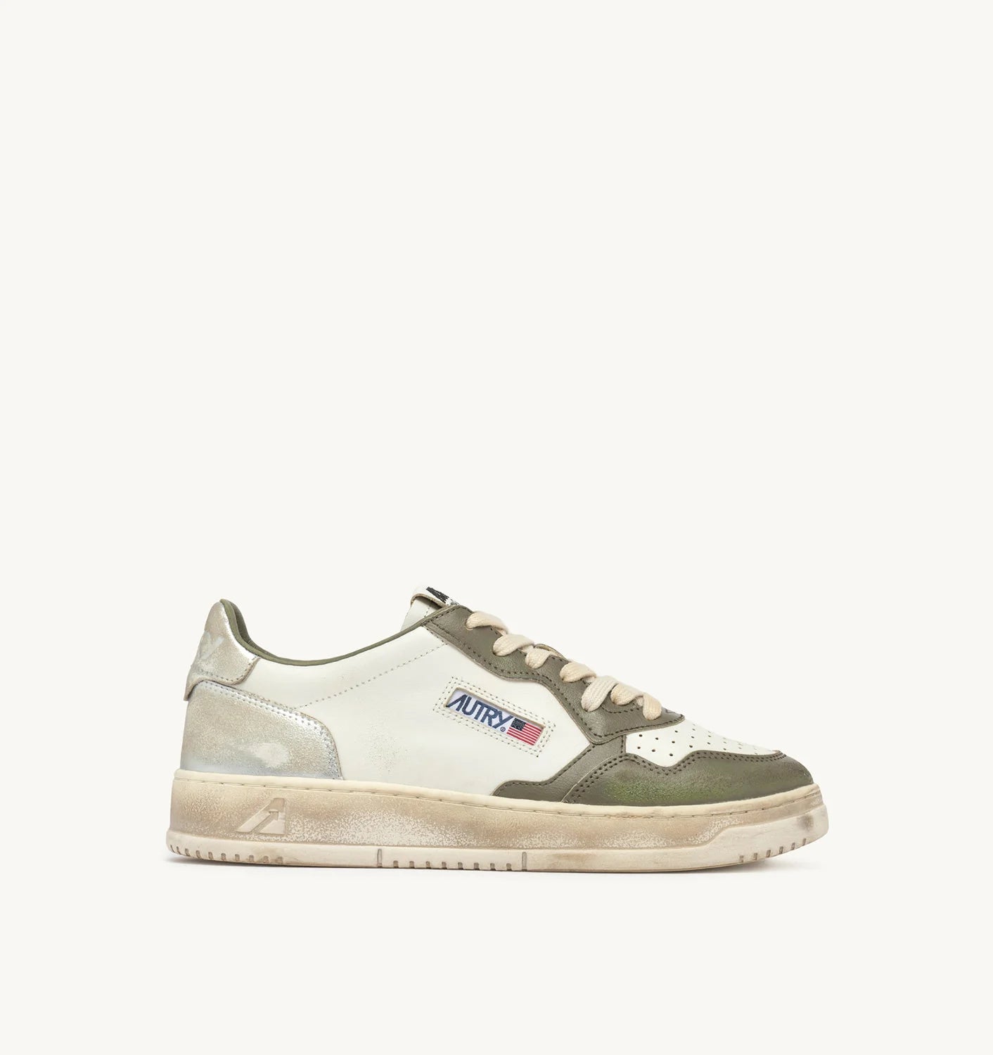 SNEAKERS-MEDALIST-LOW-SUPER-VINTAGE-BIANCO-VERDE-MILITARE-E-ARGENTO-AUTRY_4873_dettaglio.webp