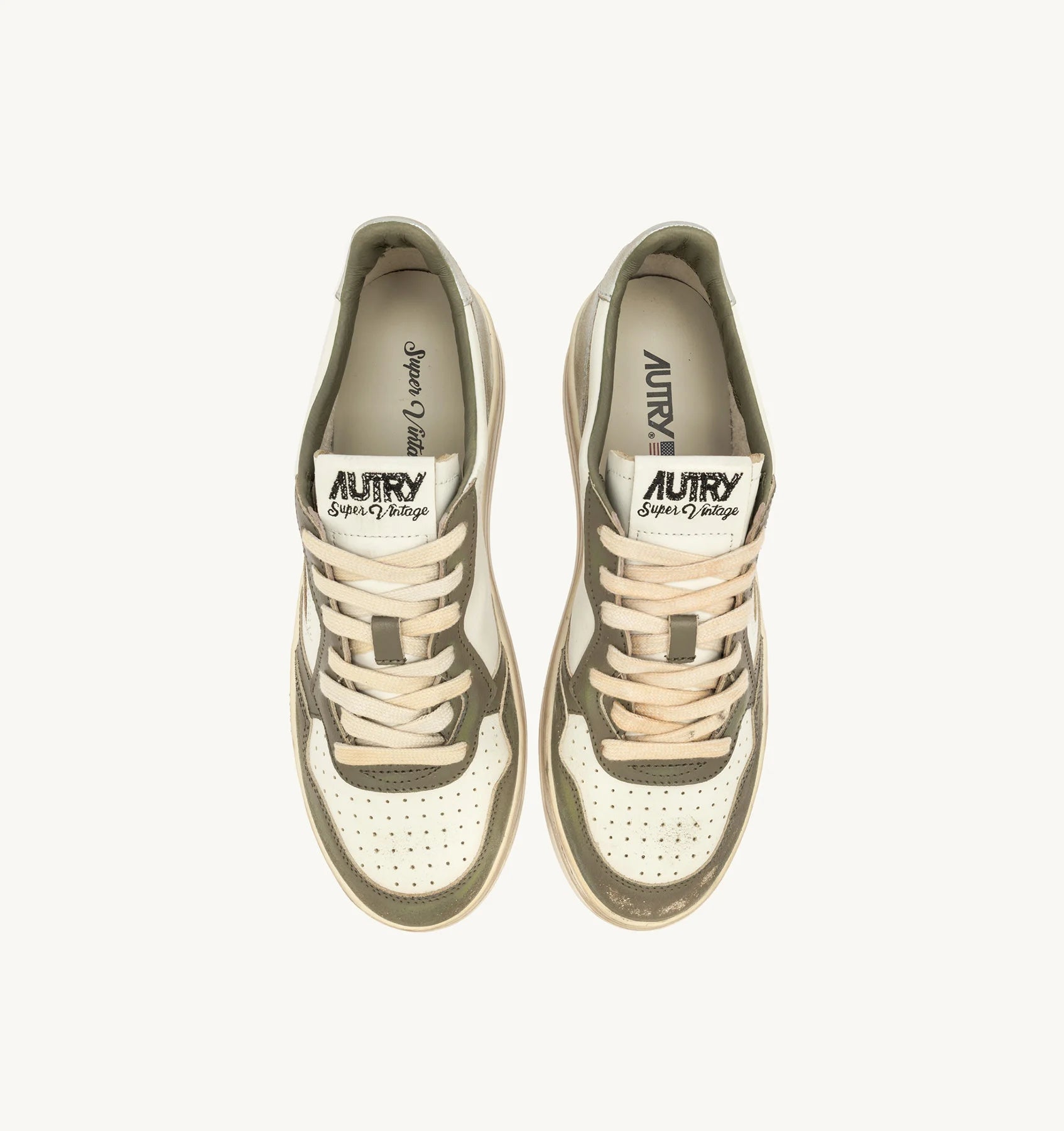 SNEAKERS-MEDALIST-LOW-SUPER-VINTAGE-BIANCO-VERDE-MILITARE-E-ARGENTO-AUTRY_51713_dettaglio_2x_abc9d8b8-1b22-4948-9b31-94740f61d0c6.webp