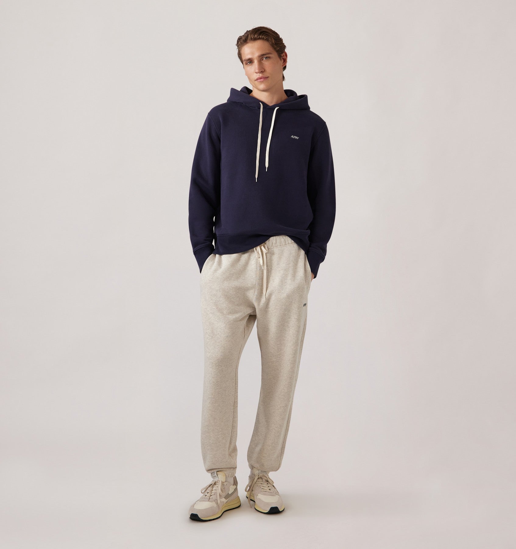 pantalone_tuta_logo_autry_ricamato_uomo_837279_dettaglio_retina_23_20250710121238.jpg